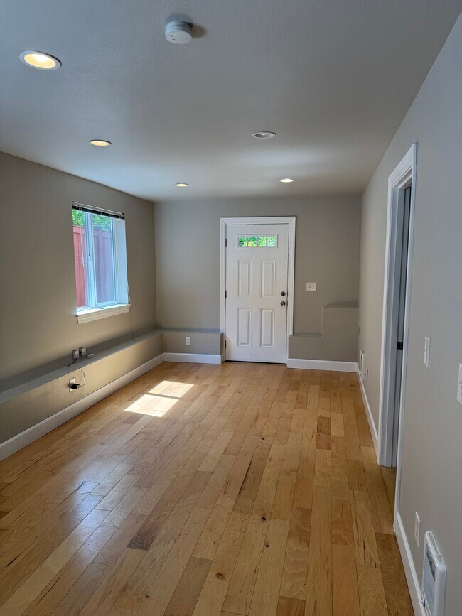 934 Martin Luther King Jr Way S, Unit B in Seattle, WA - Building Photo - Building Photo
