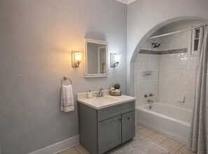 722 W Cherry St in Nevada, MO - Building Photo - Building Photo