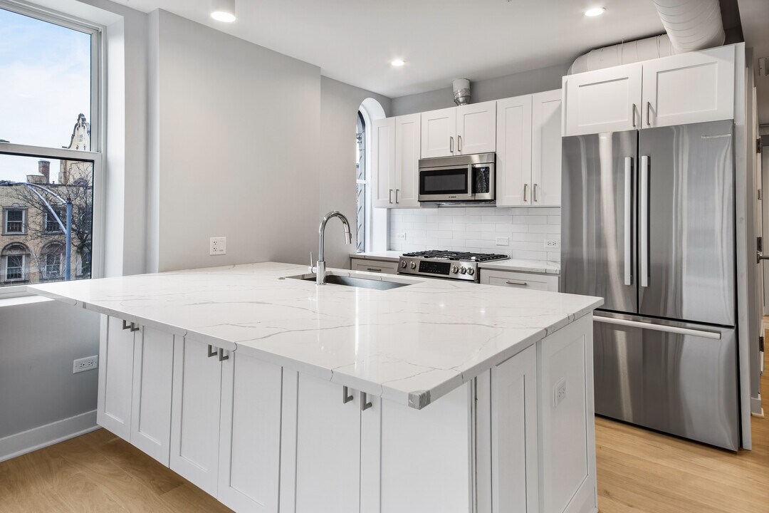 4626 N Ashland Ave, Unit 101 in Chicago, IL - Building Photo