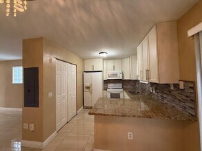 3760 N Jog Rd, Unit 101 in Royal Palm Beach, FL - Building Photo - Building Photo