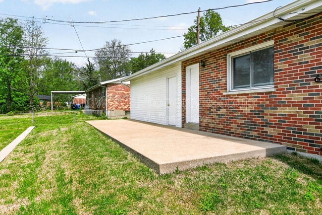 1810 Swallow Ln in Florissant, MO - Building Photo - Building Photo