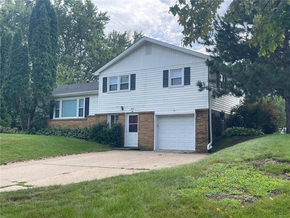 1056 Ingerson Rd in Shoreview, MN - Building Photo
