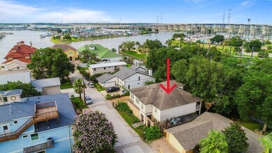 5 Harbor Ln in Kemah, TX - Building Photo - Building Photo
