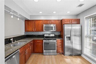 410 Wedgewood Way in Atlanta, GA - Building Photo - Building Photo