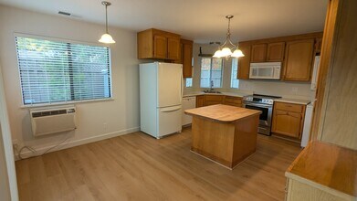 16395 E La Chiquita Ave in Los Gatos, CA - Building Photo - Building Photo