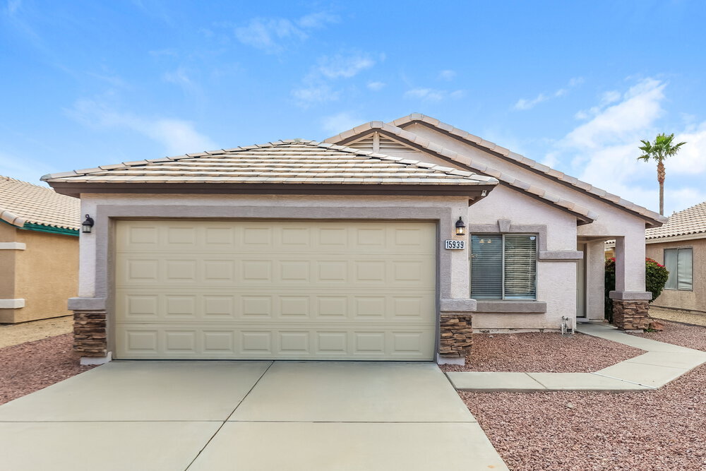 15939 W Lundberg St in Surprise, AZ - Building Photo