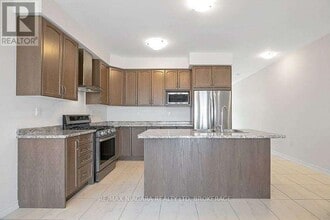 10 Explorer Wy in Thorold, ON - Building Photo - Building Photo