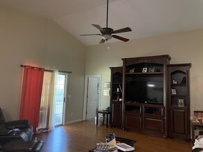 1319 Blakemore Ct E in Tallahassee, FL - Building Photo - Building Photo