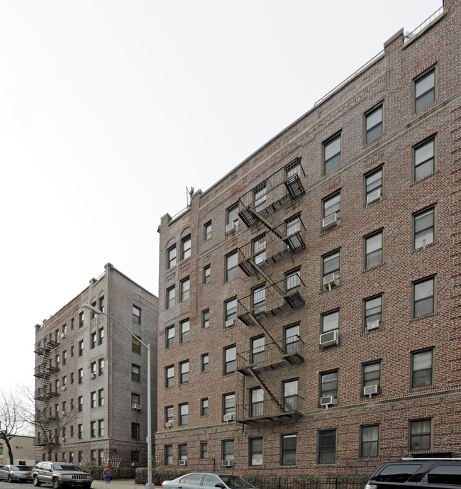 4334 49th St in Sunnyside, NY - Foto de edificio - Building Photo