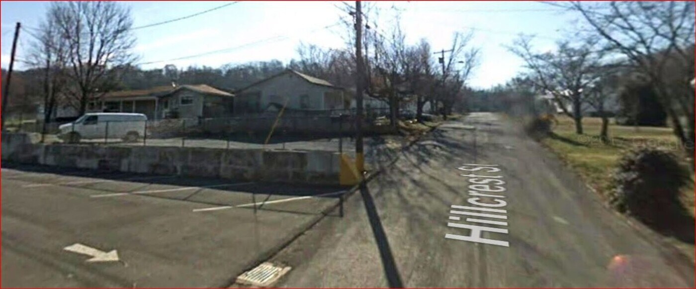 211 Hillcrest St in Rogersville, TN - Building Photo