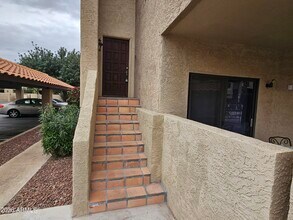 10301 N 70th St in Paradise Valley, AZ - Foto de edificio - Building Photo
