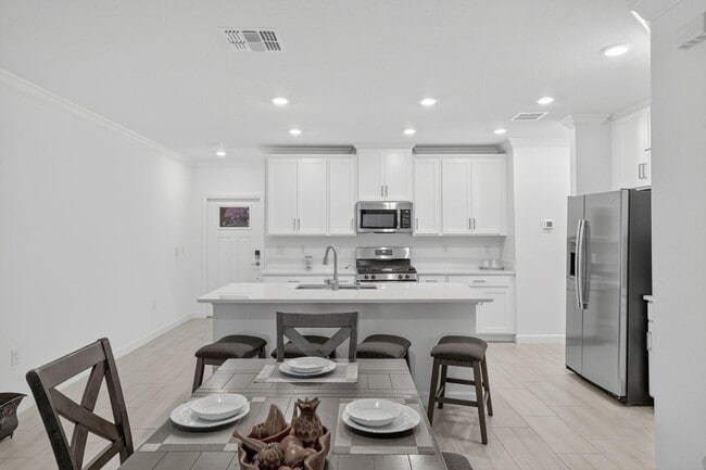 17334 Holly Wl Ave in Wimauma, FL - Building Photo - Building Photo