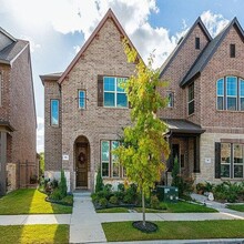 576 Courtyard Ln in Irving, TX - Building Photo - Building Photo
