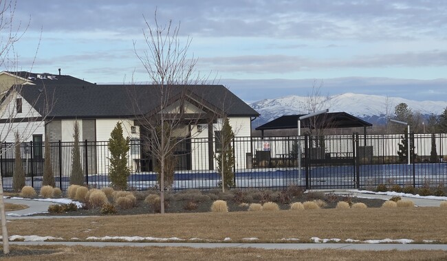 1408 W Regency Ridge Dr in Meridian, ID - Foto de edificio - Building Photo