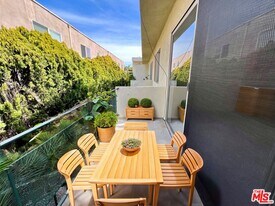 1128 10th St in Santa Monica, CA - Building Photo