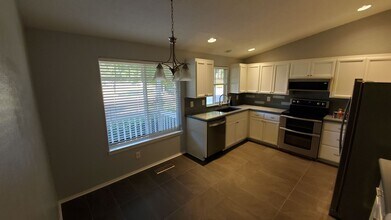800 NW Riverbow Ave in Albany, OR - Building Photo - Building Photo