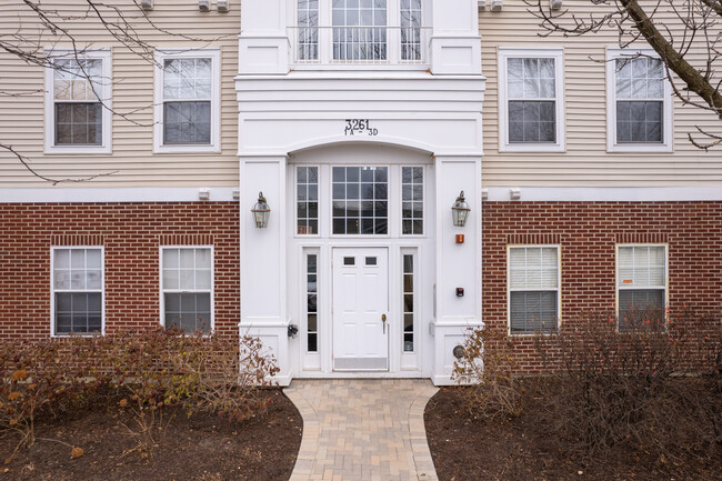 Stratford Court in Lake Bluff, IL - Building Photo - Building Photo