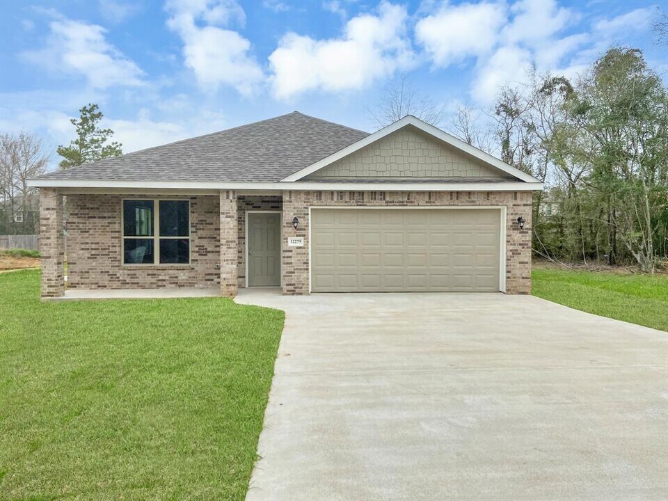12275 Lake Conroe Hills Dr in Willis, TX - Building Photo