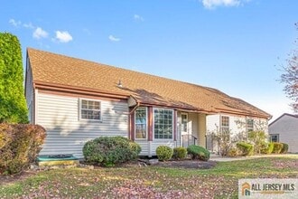 18C Benjamin Franklin Dr in Monroe Township, NJ - Building Photo - Building Photo