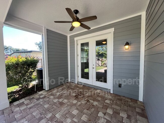 2697 E Washington St in Orlando, FL - Building Photo - Building Photo