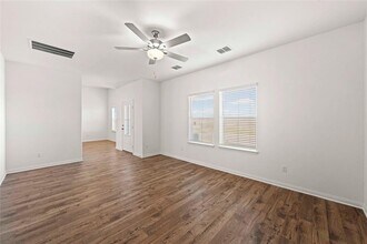 109 Desert Hare Dr in Jarrell, TX - Building Photo - Building Photo