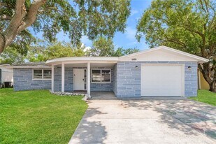 5606 Andrea Dr in Holiday, FL - Building Photo