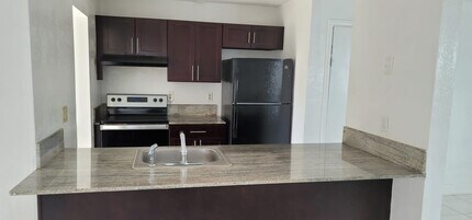 3760 Riverside Dr in Coral Springs, FL - Building Photo - Building Photo