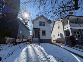 918 Bye St in Akron, OH - Building Photo