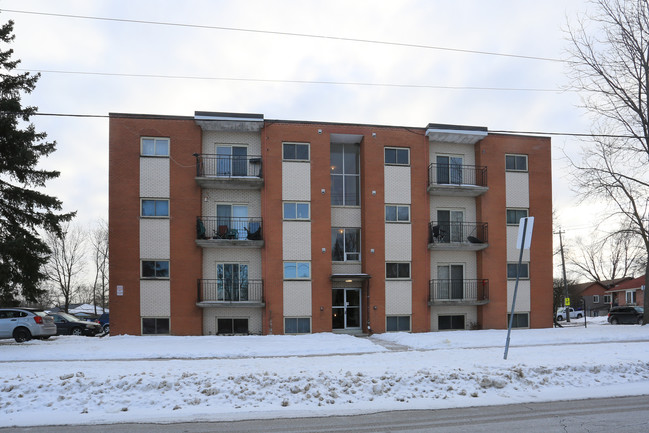 Heritage Apartments in Kitchener, ON - Building Photo - Building Photo