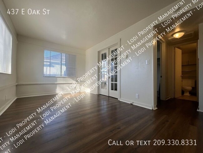 437 E Oak St in Lodi, CA - Building Photo - Building Photo