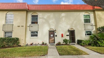 2700 Bayshore Blvd in Dunedin, FL - Building Photo