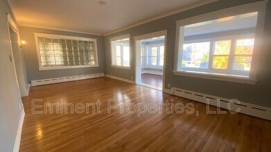 7324 S Oglesby Ave in Chicago, IL - Building Photo - Building Photo