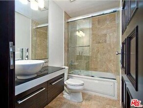 8420 Blackburn Ave-Unit -302 in Los Angeles, CA - Building Photo - Building Photo