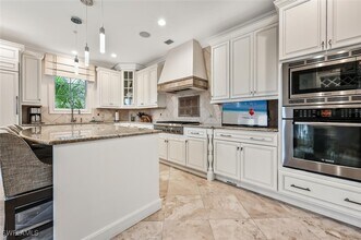 425 5th St S in Naples, FL - Building Photo - Building Photo