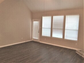 2213 Perkins Crossing Dr in Conroe, TX - Building Photo - Building Photo