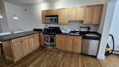 22 Belmont St, Unit 3 in Watertown, MA - Building Photo - Building Photo