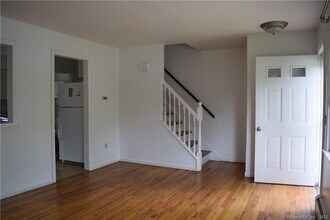 17 Granite Dr in Bethel, CT - Building Photo - Building Photo
