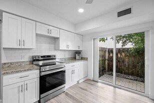 6165 Old Court Rd in Boca Raton, FL - Building Photo