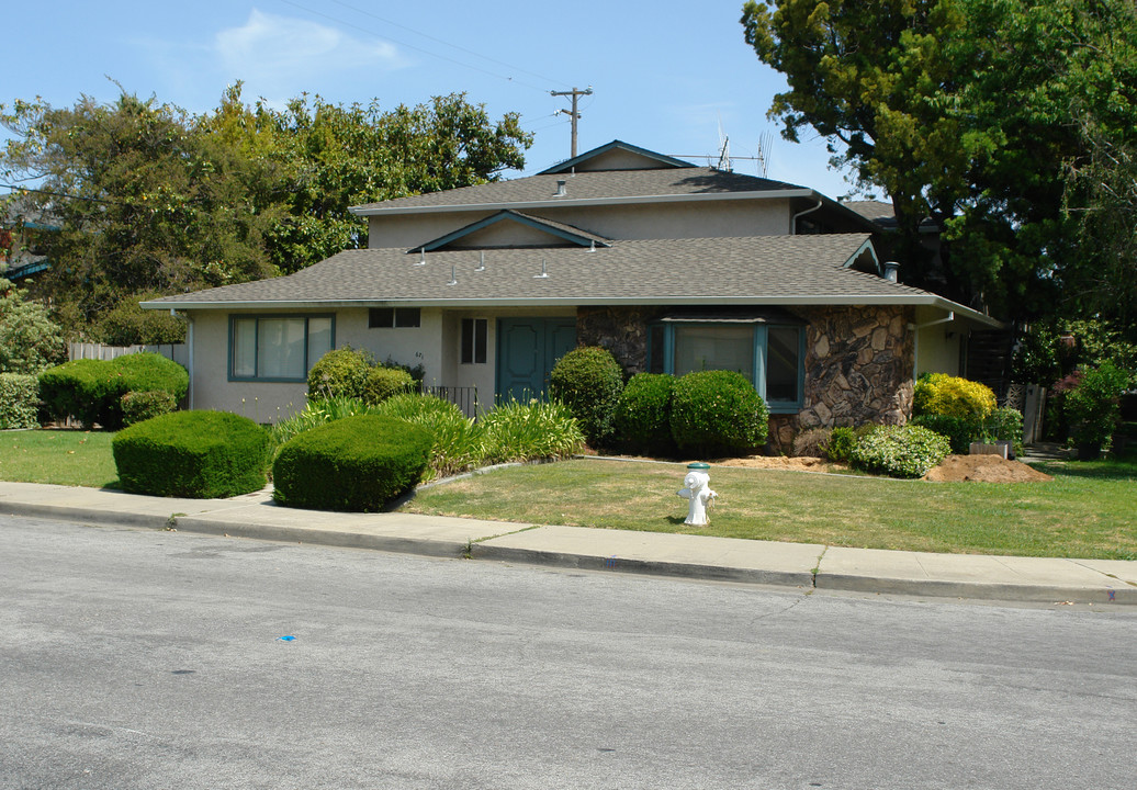 671 E Olive Ave in Sunnyvale, CA - Foto de edificio