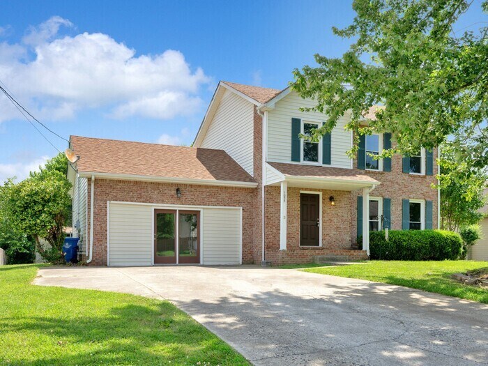 1025 Roedeer Dr in Clarksville, TN - Building Photo