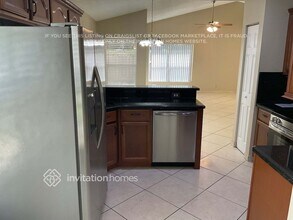 9032 Lake Park Cir S in Davie, FL - Building Photo - Building Photo