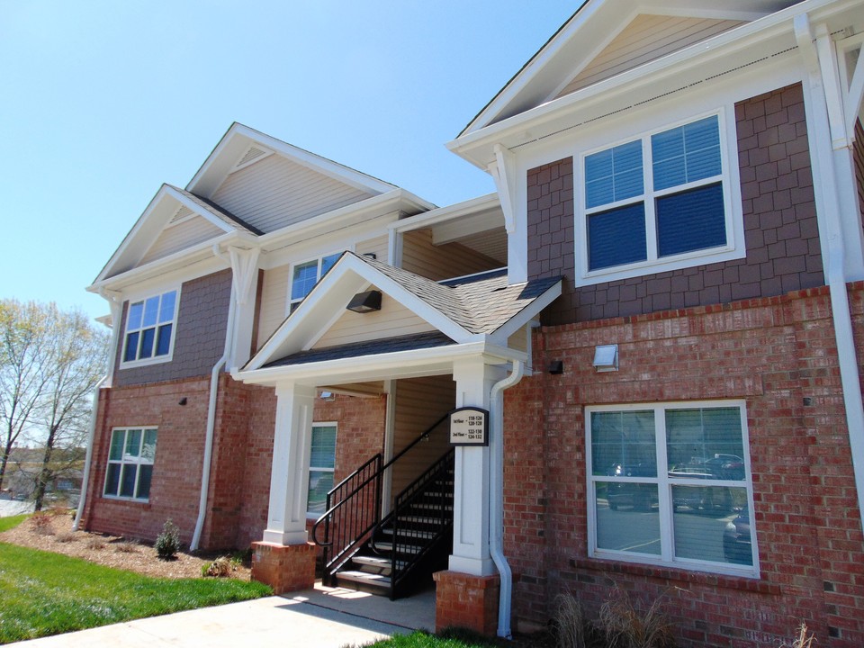 Conrad Corners in King, NC - Building Photo