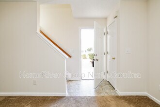 4912 Mystic Oak Dr in Browns Summit, NC - Building Photo - Building Photo