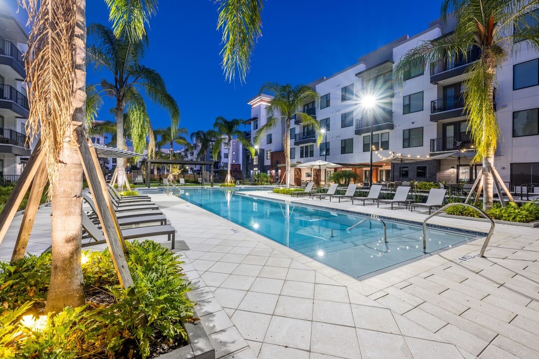19 South Apartments in Kissimmee, FL - Building Photo