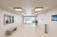 240 Caldecott Ln, Unit 108 in Oakland, CA - Building Photo - Building Photo