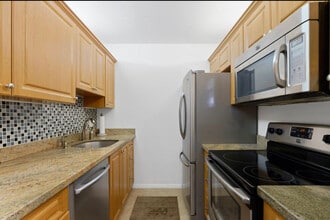 1210 Old Boynton Rd, Unit 104 in Boynton Beach, FL - Foto de edificio - Building Photo
