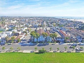 134 1st St in Seal Beach, CA - Foto de edificio - Building Photo