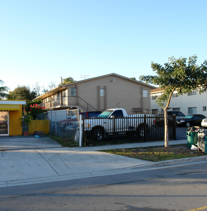 474 E 27th St in Hialeah, FL - Building Photo