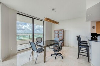 3630 Gardens Pkwy in Palm Beach Gardens, FL - Foto de edificio - Building Photo