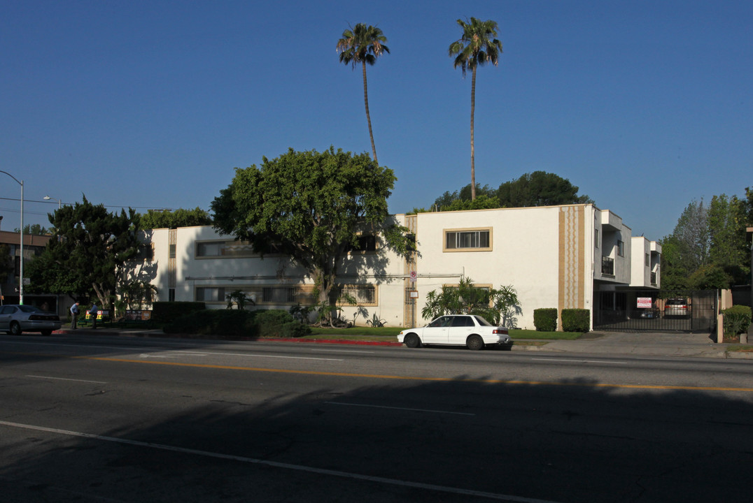 13707 Hart St in Van Nuys, CA - Building Photo